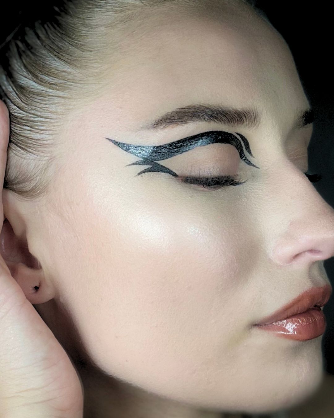 GLITTERNISTI Metallic Eyeliner – Classic Black